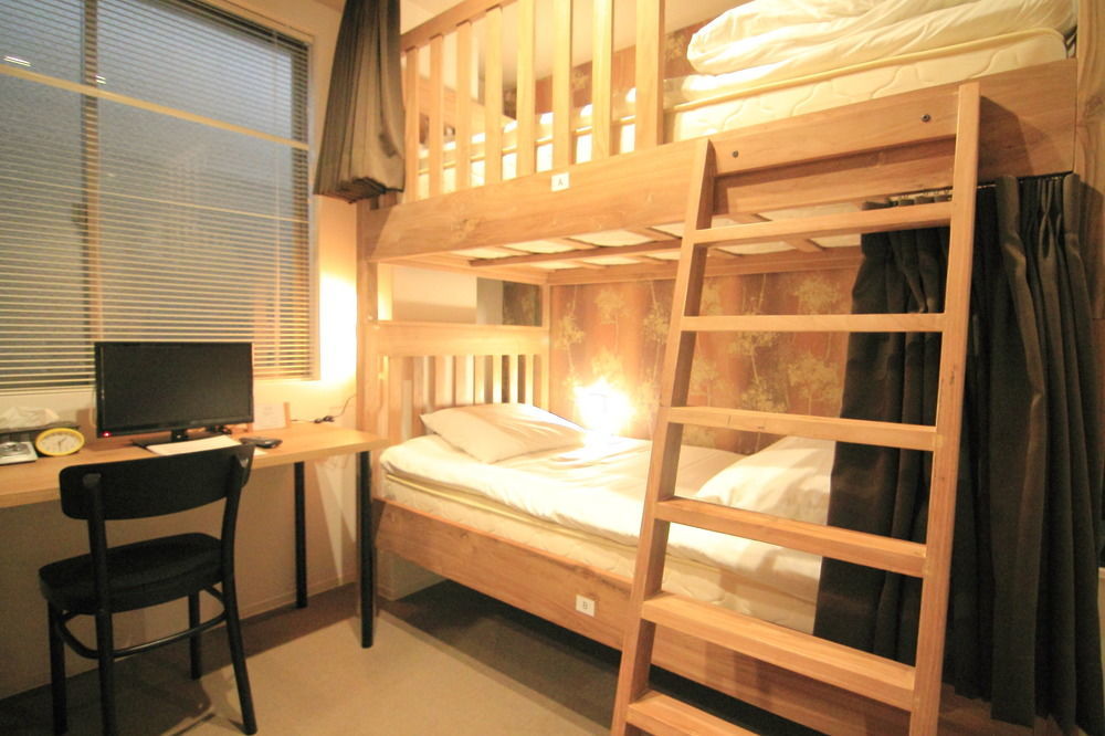 Yadokari Namba Hostel Осака Экстерьер фото